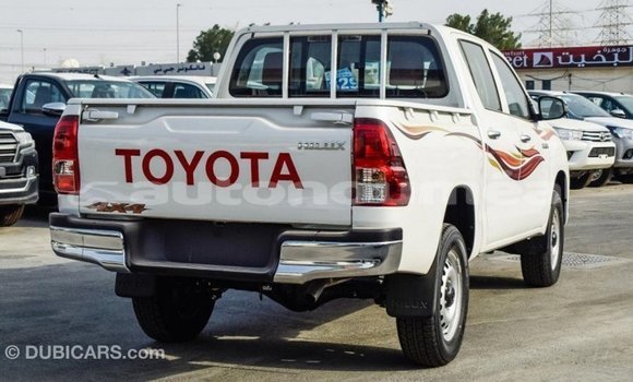 Buy Import Toyota Hilux White Car in Import - Dubai in Iles Buy Import Toyota Hilux White Car in Import - Dubai in Iles