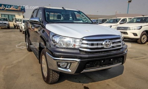 Acheter Import Voiture Toyota Hilux Noir à Import - Dubai, Iles Acheter Import Voiture Toyota Hilux Noir à Import - Dubai, Iles