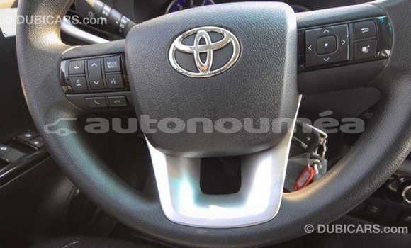 Acheter Import Voiture Toyota Hilux Noir à Import - Dubai, Iles Acheter Import Voiture Toyota Hilux Noir à Import - Dubai, Iles