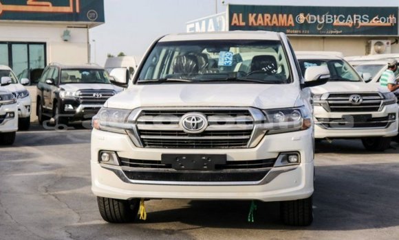 Acheter Import Voiture Toyota Land Cruiser Blanc à Import - Dubai, Iles Acheter Import Voiture Toyota Land Cruiser Blanc à Import - Dubai, Iles