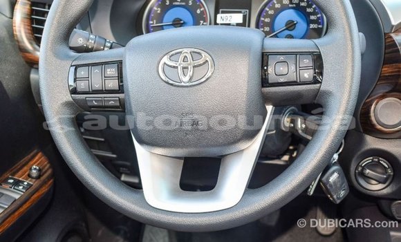 Acheter Import Voiture Toyota Hilux Blanc à Import - Dubai, Iles Acheter Import Voiture Toyota Hilux Blanc à Import - Dubai, Iles