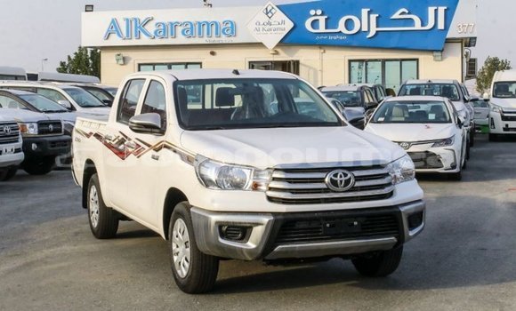 Acheter Import Voiture Toyota Hilux Blanc à Import - Dubai, Iles Acheter Import Voiture Toyota Hilux Blanc à Import - Dubai, Iles