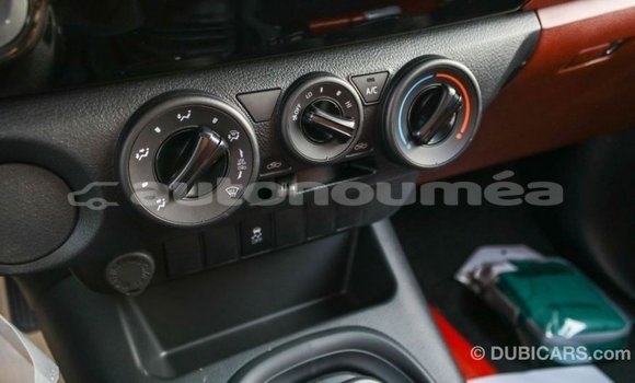 Acheter Import Voiture Toyota Hilux Blanc à Import - Dubai, Iles Acheter Import Voiture Toyota Hilux Blanc à Import - Dubai, Iles