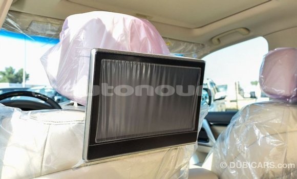 Acheter Import Voiture Toyota Land Cruiser Blanc à Import - Dubai, Iles Acheter Import Voiture Toyota Land Cruiser Blanc à Import - Dubai, Iles