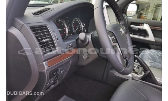 Buy Import Toyota Land Cruiser Black Car in Import - Dubai in Iles Buy Import Toyota Land Cruiser Black Car in Import - Dubai in Iles