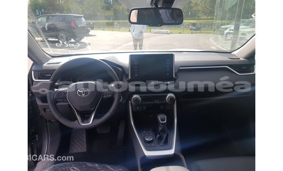 Buy Import Toyota HiAce Other Truck in Import - Dubai in Iles Buy Import Toyota HiAce Other Truck in Import - Dubai in Iles