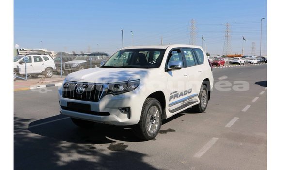 Acheter Import Voiture Toyota Prado Blanc à Import - Dubai, Iles Acheter Import Voiture Toyota Prado Blanc à Import - Dubai, Iles