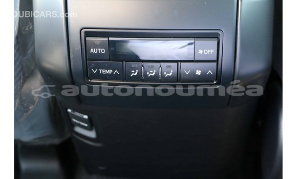 Acheter Import Voiture Toyota Prado Blanc à Import - Dubai, Iles Acheter Import Voiture Toyota Prado Blanc à Import - Dubai, Iles