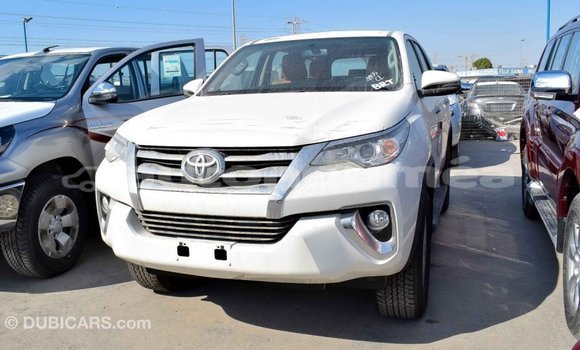 Acheter Import Voiture Toyota Fortuner Blanc à Import - Dubai, Iles Acheter Import Voiture Toyota Fortuner Blanc à Import - Dubai, Iles