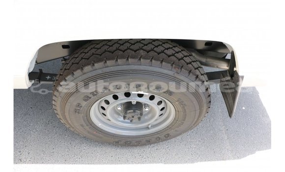 Acheter Import Voiture Toyota Land Cruiser Blanc à Import - Dubai, Iles Acheter Import Voiture Toyota Land Cruiser Blanc à Import - Dubai, Iles