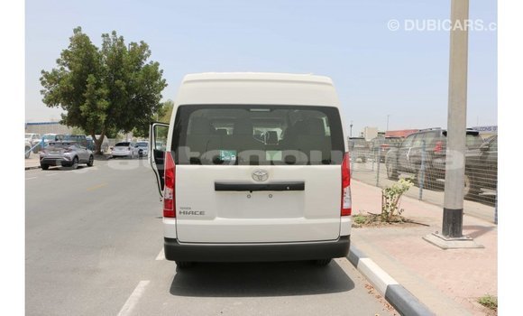 Acheter Import Voiture Toyota Hiace Blanc à Import - Dubai, Iles Acheter Import Voiture Toyota Hiace Blanc à Import - Dubai, Iles