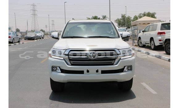 Acheter Import Voiture Toyota Land Cruiser Blanc à Import - Dubai, Iles Acheter Import Voiture Toyota Land Cruiser Blanc à Import - Dubai, Iles