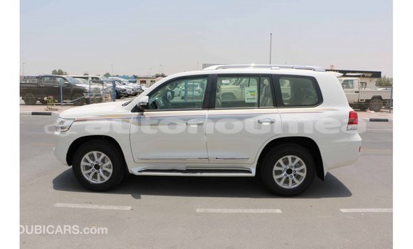 Acheter Import Voiture Toyota Land Cruiser Blanc à Import - Dubai, Iles Acheter Import Voiture Toyota Land Cruiser Blanc à Import - Dubai, Iles