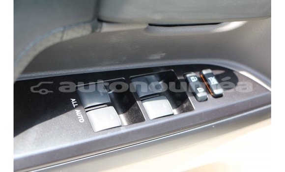 Acheter Import Voiture Toyota Land Cruiser Blanc à Import - Dubai, Iles Acheter Import Voiture Toyota Land Cruiser Blanc à Import - Dubai, Iles