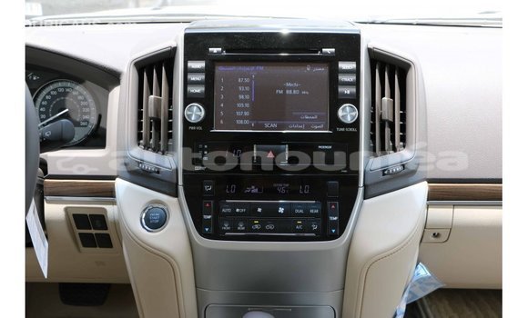 Acheter Import Voiture Toyota Land Cruiser Blanc à Import - Dubai, Iles Acheter Import Voiture Toyota Land Cruiser Blanc à Import - Dubai, Iles