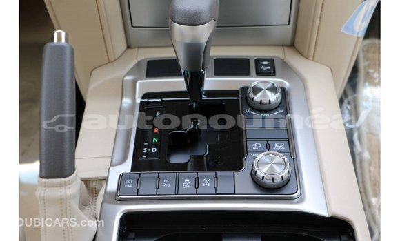 Acheter Import Voiture Toyota Land Cruiser Blanc à Import - Dubai, Iles Acheter Import Voiture Toyota Land Cruiser Blanc à Import - Dubai, Iles