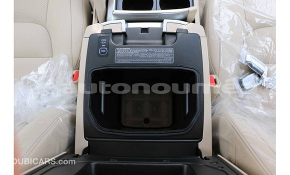 Acheter Import Voiture Toyota Land Cruiser Blanc à Import - Dubai, Iles Acheter Import Voiture Toyota Land Cruiser Blanc à Import - Dubai, Iles