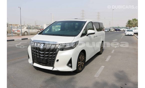 Acheter Import Voiture Toyota Alphard Blanc à Import - Dubai, Iles Acheter Import Voiture Toyota Alphard Blanc à Import - Dubai, Iles