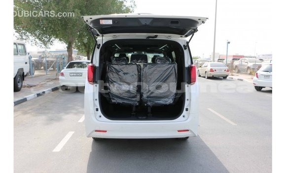 Acheter Import Voiture Toyota Alphard Blanc à Import - Dubai, Iles Acheter Import Voiture Toyota Alphard Blanc à Import - Dubai, Iles