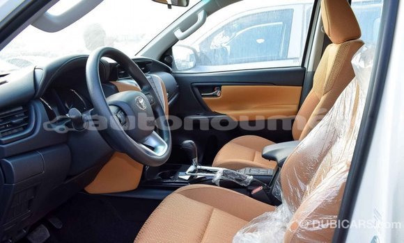 Acheter Import Voiture Toyota Fortuner Blanc à Import - Dubai, Iles Acheter Import Voiture Toyota Fortuner Blanc à Import - Dubai, Iles