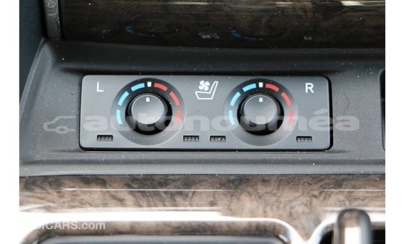 Acheter Import Voiture Toyota Alphard Blanc à Import - Dubai, Iles Acheter Import Voiture Toyota Alphard Blanc à Import - Dubai, Iles