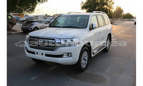 Acheter Import Voiture Toyota Land Cruiser Blanc à Import - Dubai, Iles Acheter Import Voiture Toyota Land Cruiser Blanc à Import - Dubai, Iles