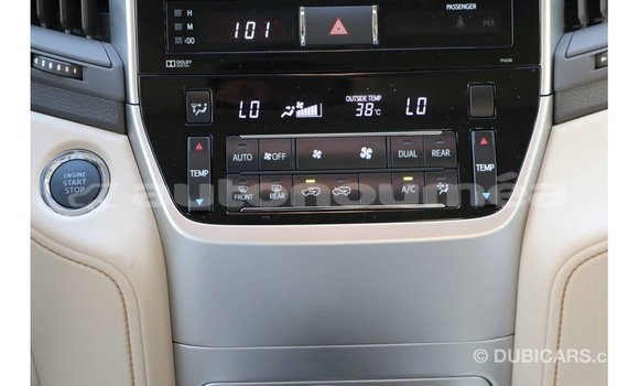 Acheter Import Voiture Toyota Land Cruiser Blanc à Import - Dubai, Iles Acheter Import Voiture Toyota Land Cruiser Blanc à Import - Dubai, Iles