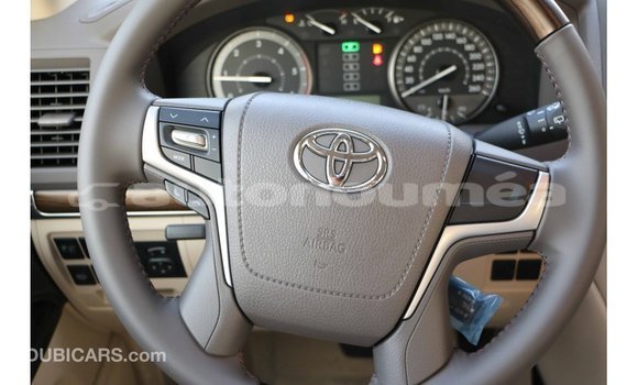 Acheter Import Voiture Toyota Land Cruiser Blanc à Import - Dubai, Iles Acheter Import Voiture Toyota Land Cruiser Blanc à Import - Dubai, Iles