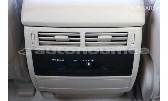 Acheter Import Voiture Toyota Land Cruiser Blanc à Import - Dubai, Iles Acheter Import Voiture Toyota Land Cruiser Blanc à Import - Dubai, Iles