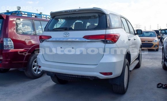 Acheter Import Voiture Toyota Fortuner Blanc à Import - Dubai, Iles Acheter Import Voiture Toyota Fortuner Blanc à Import - Dubai, Iles