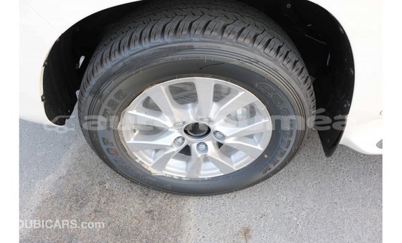 Acheter Import Voiture Toyota Land Cruiser Blanc à Import - Dubai, Iles Acheter Import Voiture Toyota Land Cruiser Blanc à Import - Dubai, Iles