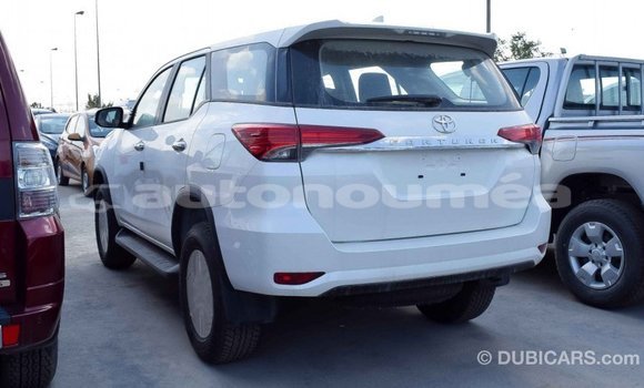 Acheter Import Voiture Toyota Fortuner Blanc à Import - Dubai, Iles Acheter Import Voiture Toyota Fortuner Blanc à Import - Dubai, Iles