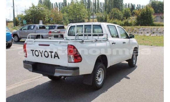 Buy Import Toyota Hilux White Car in Import - Dubai in Iles Buy Import Toyota Hilux White Car in Import - Dubai in Iles