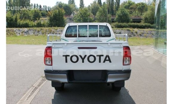 Buy Import Toyota Hilux White Car in Import - Dubai in Iles Buy Import Toyota Hilux White Car in Import - Dubai in Iles