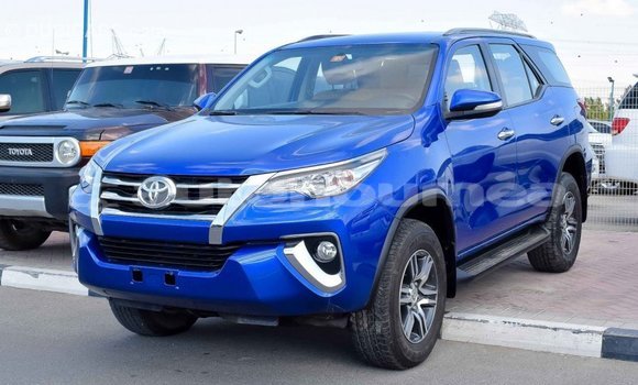 Acheter Import Voiture Toyota Fortuner Bleu à Import - Dubai, Iles Acheter Import Voiture Toyota Fortuner Bleu à Import - Dubai, Iles