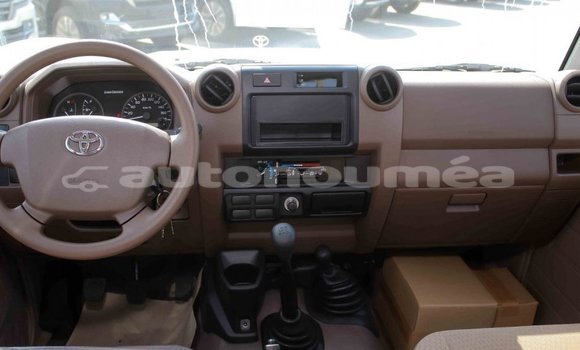 Buy Import Toyota Land Cruiser Beige Car in Import - Dubai in Iles Buy Import Toyota Land Cruiser Beige Car in Import - Dubai in Iles