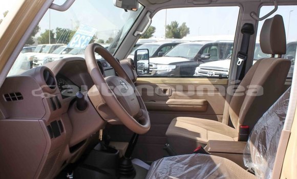 Buy Import Toyota Land Cruiser Beige Car in Import - Dubai in Iles Buy Import Toyota Land Cruiser Beige Car in Import - Dubai in Iles