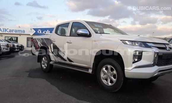 Buy Import Mitsubishi L200 White Car in Import - Dubai in Iles Buy Import Mitsubishi L200 White Car in Import - Dubai in Iles