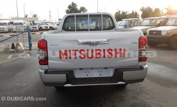 Buy Import Mitsubishi L200 White Car in Import - Dubai in Iles Buy Import Mitsubishi L200 White Car in Import - Dubai in Iles