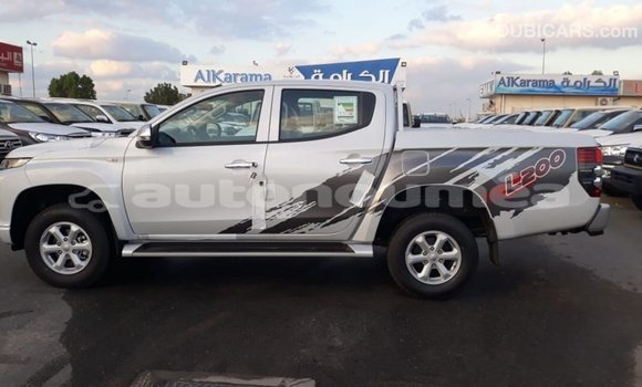 Acheter Import Voiture Mitsubishi L200 Blanc à Import - Dubai, Iles Acheter Import Voiture Mitsubishi L200 Blanc à Import - Dubai, Iles