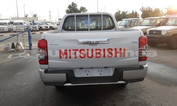 Acheter Import Voiture Mitsubishi L200 Blanc à Import - Dubai, Iles Acheter Import Voiture Mitsubishi L200 Blanc à Import - Dubai, Iles