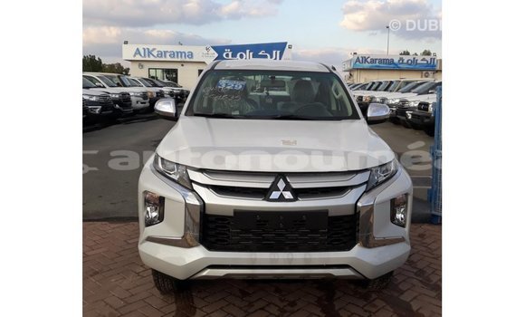 Acheter Import Voiture Mitsubishi L200 Blanc à Import - Dubai, Iles Acheter Import Voiture Mitsubishi L200 Blanc à Import - Dubai, Iles