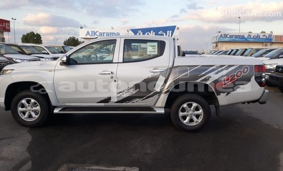 Acheter Import Voiture Mitsubishi L200 Blanc à Import - Dubai, Iles Acheter Import Voiture Mitsubishi L200 Blanc à Import - Dubai, Iles