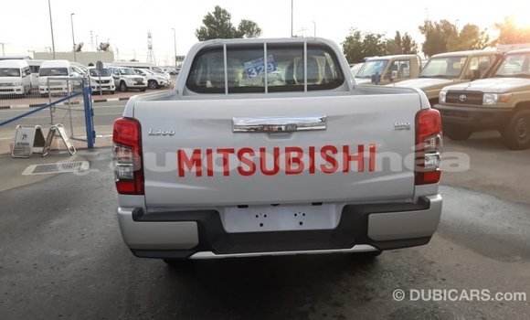 Acheter Import Voiture Mitsubishi L200 Blanc à Import - Dubai, Iles Acheter Import Voiture Mitsubishi L200 Blanc à Import - Dubai, Iles