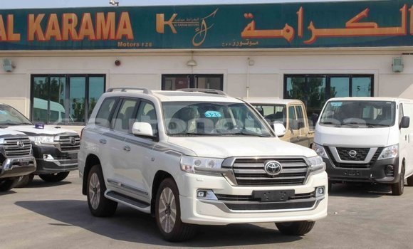 Acheter Import Voiture Toyota Land Cruiser Blanc à Import - Dubai, Iles Acheter Import Voiture Toyota Land Cruiser Blanc à Import - Dubai, Iles