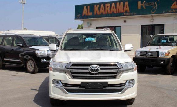 Acheter Import Voiture Toyota Land Cruiser Blanc à Import - Dubai, Iles Acheter Import Voiture Toyota Land Cruiser Blanc à Import - Dubai, Iles