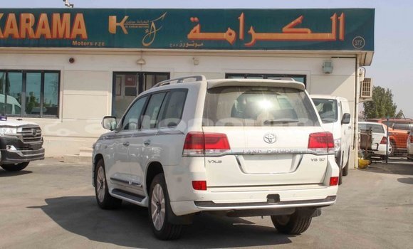 Acheter Import Voiture Toyota Land Cruiser Blanc à Import - Dubai, Iles Acheter Import Voiture Toyota Land Cruiser Blanc à Import - Dubai, Iles