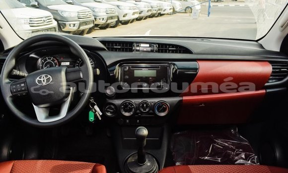 Buy Import Toyota Hilux White Car in Import - Dubai in Iles Buy Import Toyota Hilux White Car in Import - Dubai in Iles
