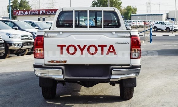 Buy Import Toyota Hilux White Car in Import - Dubai in Iles Buy Import Toyota Hilux White Car in Import - Dubai in Iles