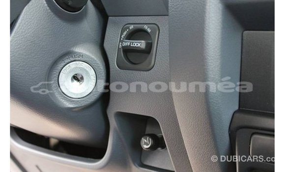 Buy Import Toyota Land Cruiser White Car in Import - Dubai in Iles Buy Import Toyota Land Cruiser White Car in Import - Dubai in Iles